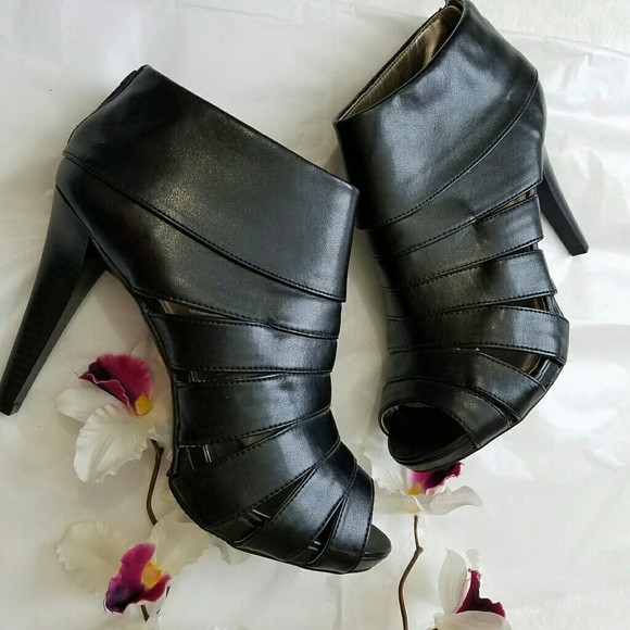 Mossimo Shoes - Mossimo black booties. Size 8.5